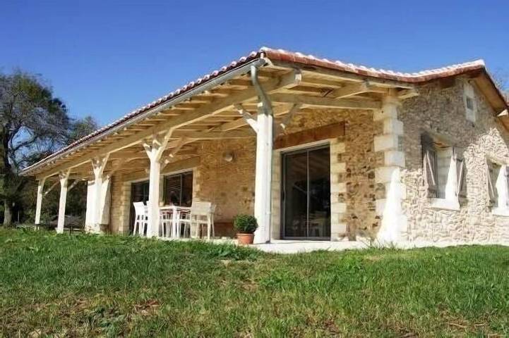 Location de vacances pour 8 personnes, avec terrasse et jardin à Vanxains