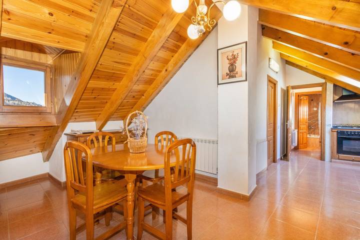 Ganze Wohnung, Ferienwohnung 'La Golfa' mit Bergblick und Privatem Garten in Durro, La Vall de Boí