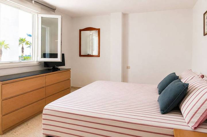 Appartement entier, Beachfront El Morche / 4-Bedroom Ocean View in Torrox Costa, Torrox