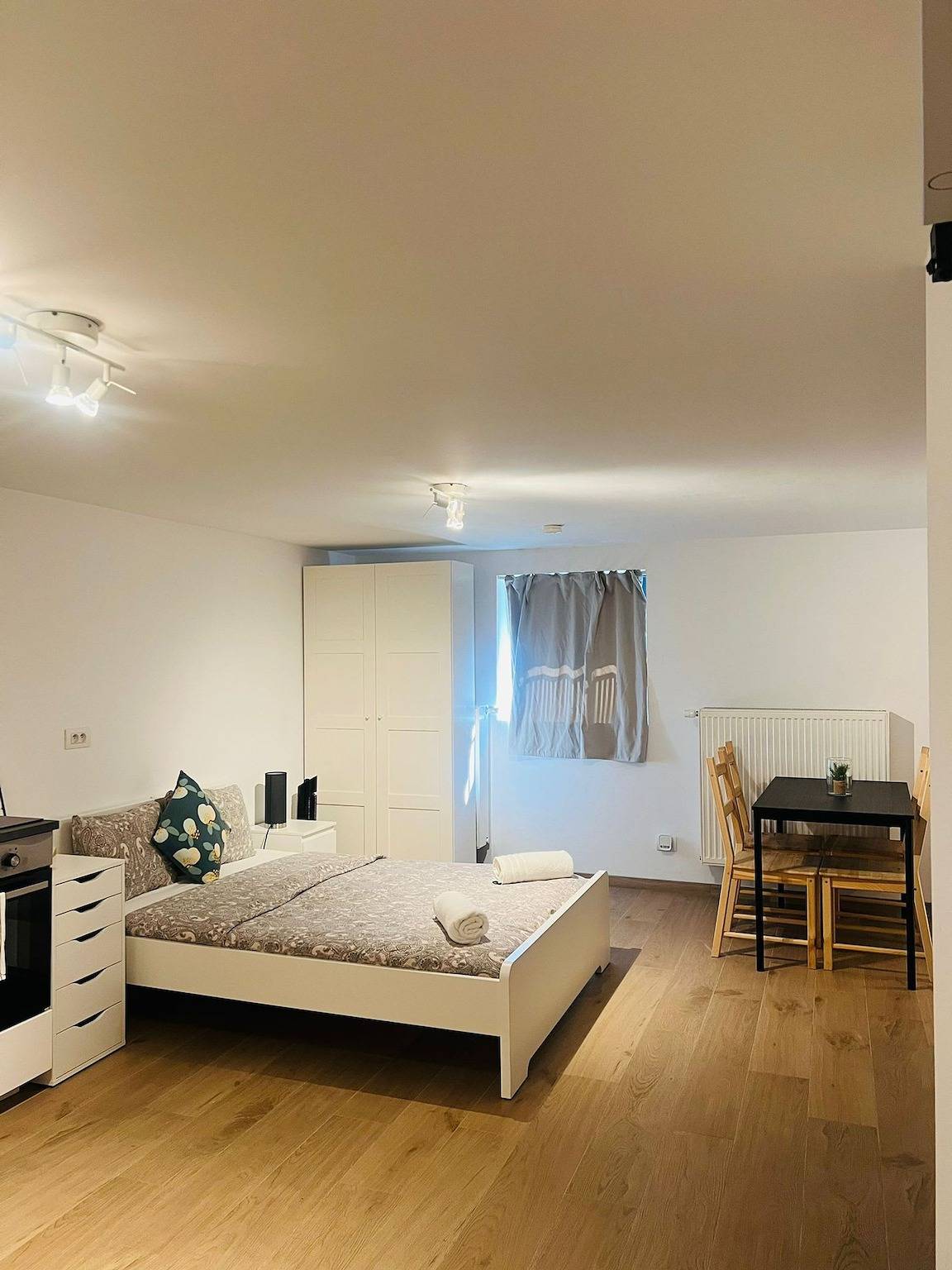 Apartamento entero, Cozy Basement Fashion District by Oneluxstay in Amberes, Región de Amberes