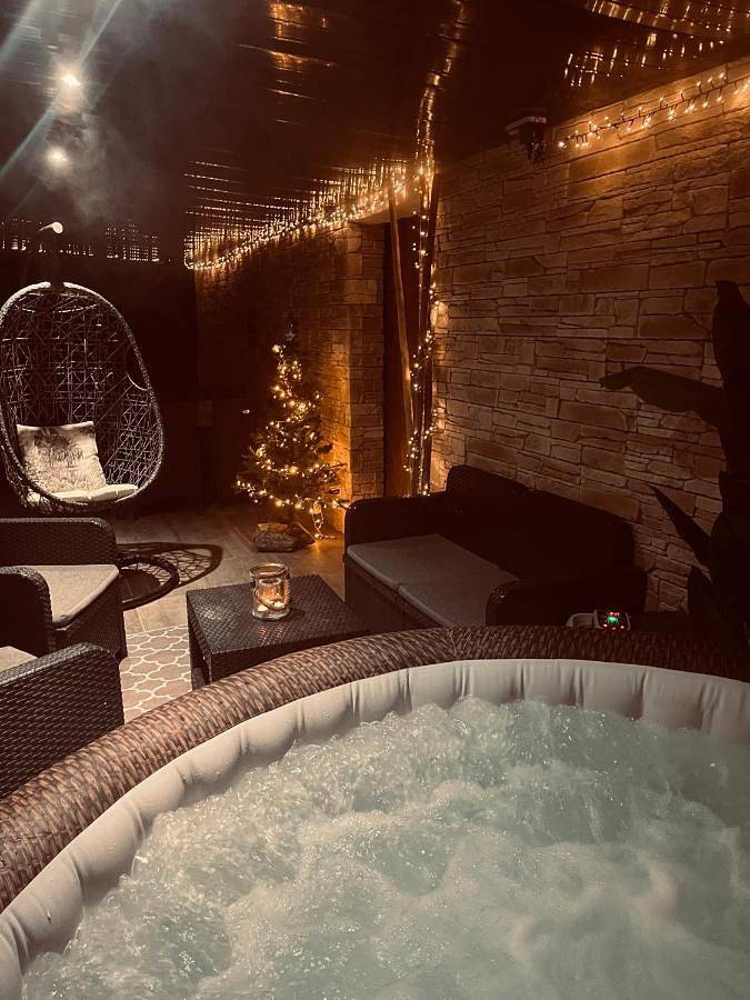 Logement cosy avec piscine et jacuzzi privatifs in Saint-Dolay, Région de Vannes