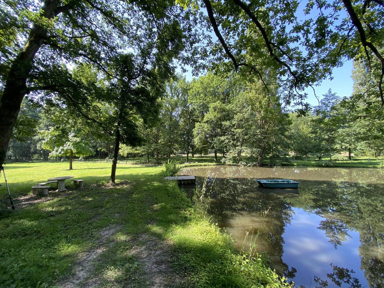 Gîte de Charme à Senlisse: Confort Haut de Gamme, Parc Arboré, Cheminée, Wifi Gratuit, Proche Châteaux in Senlisse, Parc naturel régional de la Haute Vallée de Chevreuse