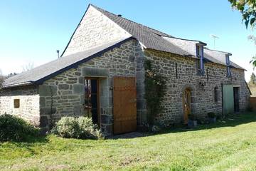 Gîte pour 8 personnes, avec terrasse et jardin à Le Croisty