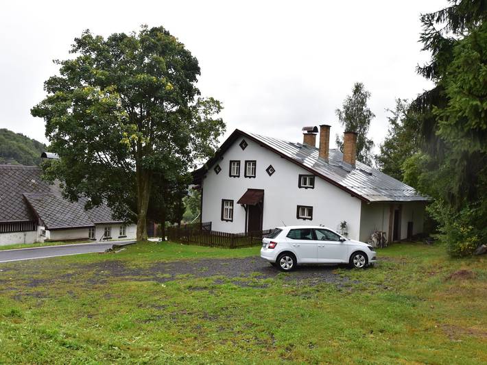 Ferienhaus für 21 Personen, mit Sauna und Terrasse sowie Garten, kinderfreundlich in Nordböhmen