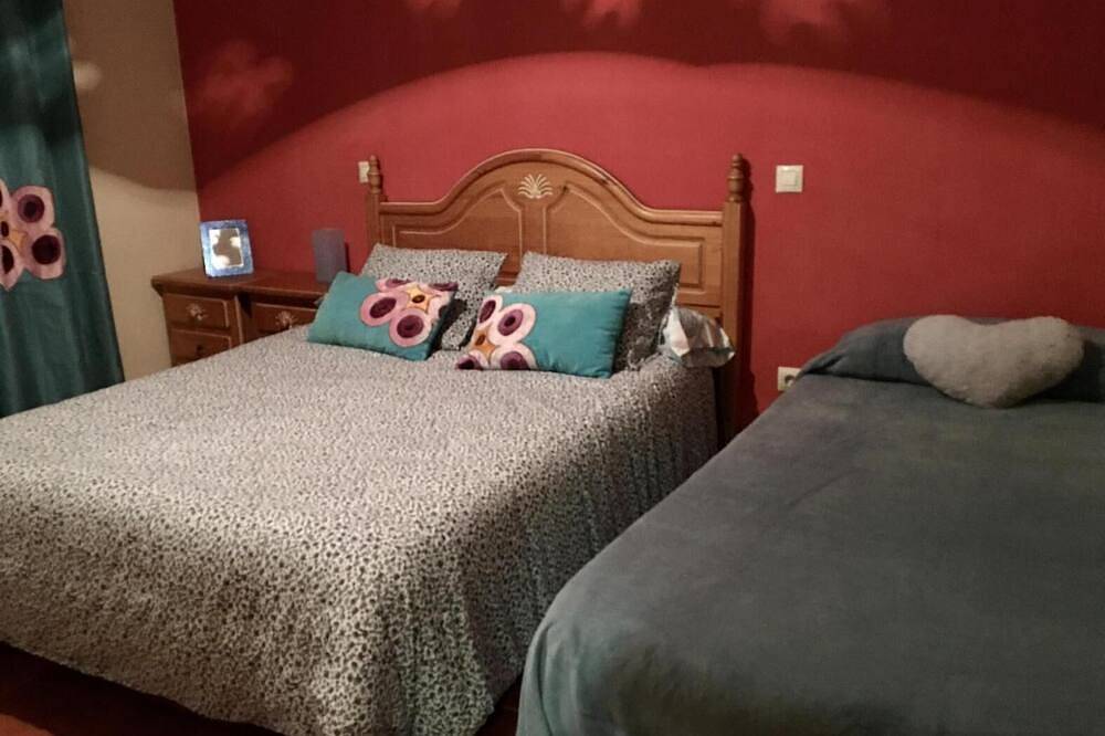 La Casita de Colmenar: Accessible Rural Home with Pool and Games Room in Colmenar de Oreja, Madrid Province