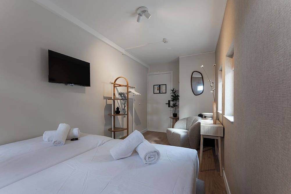 Ganze Wohnung, Preiswertes Unterkunftsangebot in der Nähe der Tilburg University. Dieses gemütliche Budget-Zimmer liegt nur einen kurzen Spaziergang vom Campus entfernt, durch eine ruhige, grüne Umgebung. in Tilburg, Nordbrabant