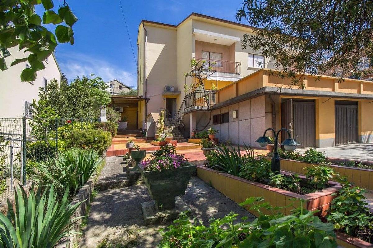 Appartamento intero, Appartamento di due stanze con terrazzo Lussinpiccolo - Mali Lošinj (Lussino - Lošinj) -a in Lussinpiccolo, Lussino (Quarnaro)