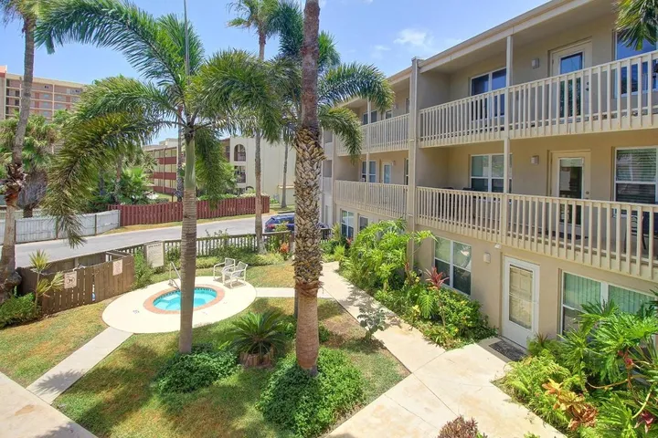 Casa de vacaciones para 4 personas, con piscina además de jacuzzi y balcón - 1