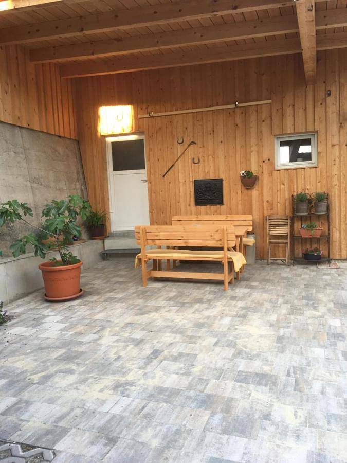 Ganze Wohnung, Three-Bedroom Apartment in Wiesent, Ostbayern