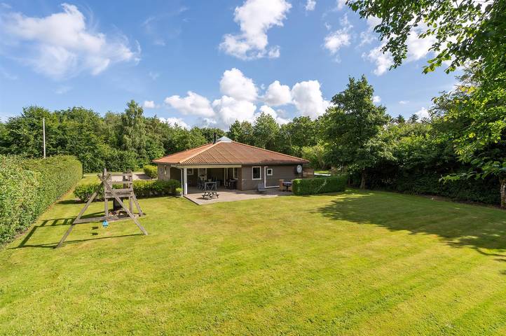 Ferieudlejning for 8 personer, med pool og terrasse såvel som sauna og jacuzzi i Arrild