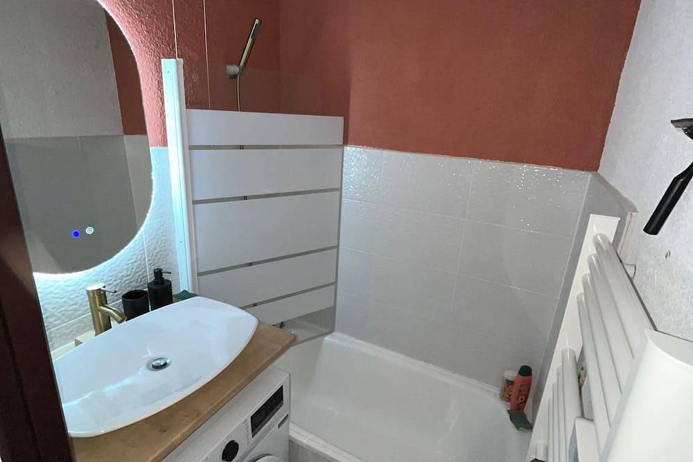 Geheel appartement, L'Ecr'Ain Montagnard, bright south-facing apartment at the foot of the slopes in Lélex, Parc naturel régional du Haut-Jura