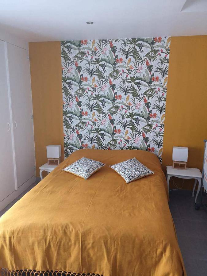 Chambre d’hôte pour 2 personnes, avec jardin ainsi que piscine et vue