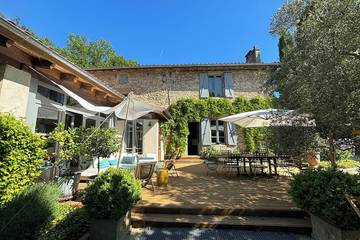 Gîte pour 10 personnes, avec piscine ainsi que terrasse et jardin à Chabeuil