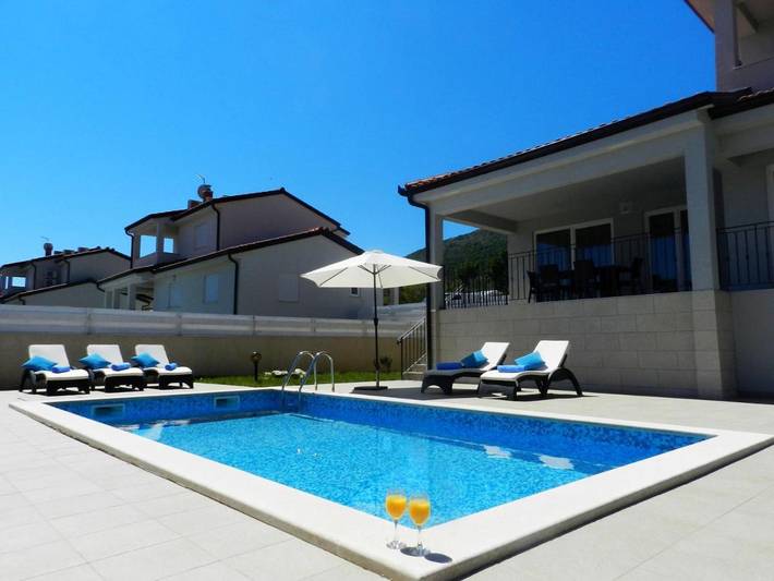 Villa für 8 Personen, mit Pool und Ausblick sowie Garten - 1