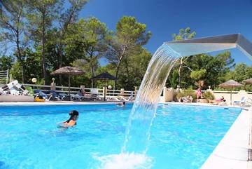 Mobil home pour 4 personnes, avec piscine et terrasse, animaux acceptés à Saint-Paul-en-Forêt