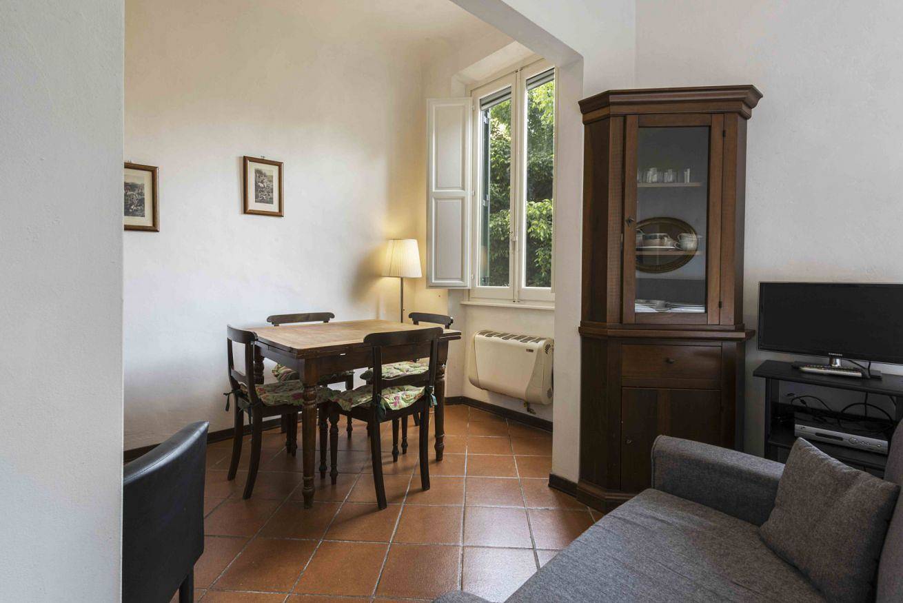 Entire apartment, Classic Florence Studio by Mmega in Florence city center, Florence