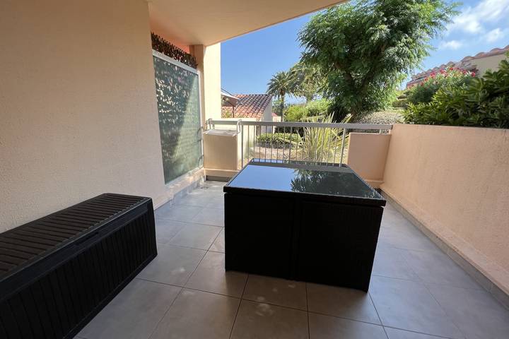 Vakantieappartement voor 4 personen, with balkon and tuin as well as zwembad in Antibes