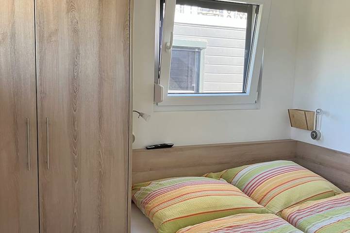 Hausboot für 5 Personen, mit Terrasse in Wangerland - 2