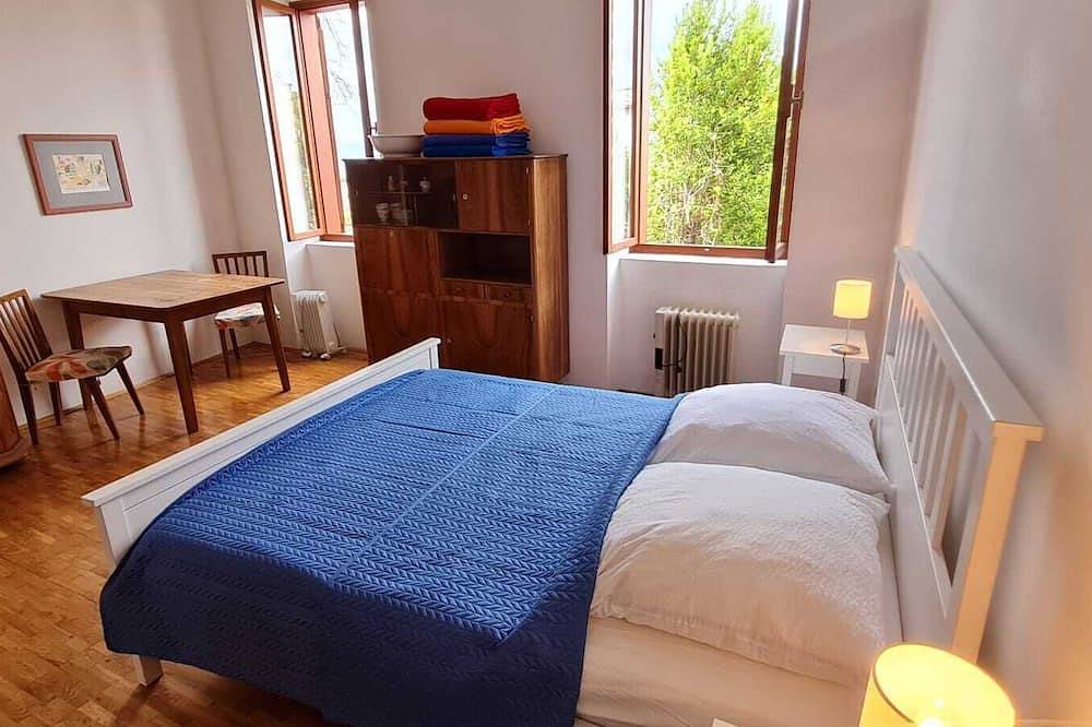 Alleinstehendes altes Haus mit 2 Terrassen + Garten, 350 m vom Meer entfernt. in Crikvenica, Primorje-Gorski Kotar