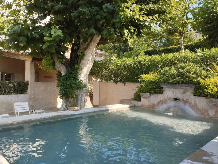 Gîte pour 4 personnes, avec terrasse ainsi que jardin et piscine à Nyons - 2