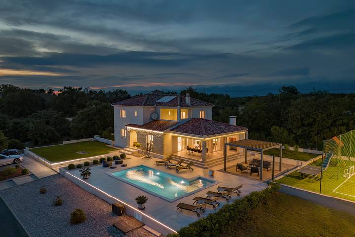 Villa für 10 Personen, mit Balkon und Terrasse sowie Garten in Zadar - 2