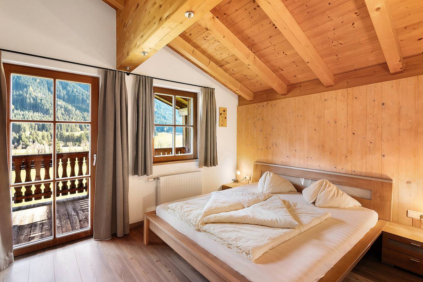 Entire apartment, Apartment 'Lärche' with Mountain View, Shared Terrace and Wi-Fi in Prateria, Gsies