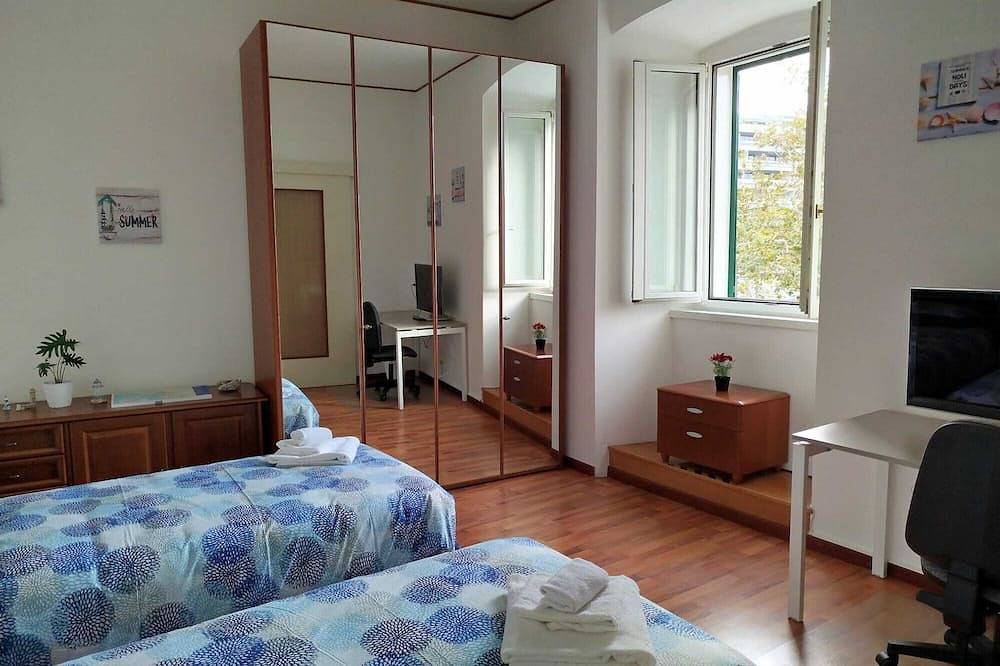 Appartement entier, Modern apartment on the Rive in Trieste, Carso