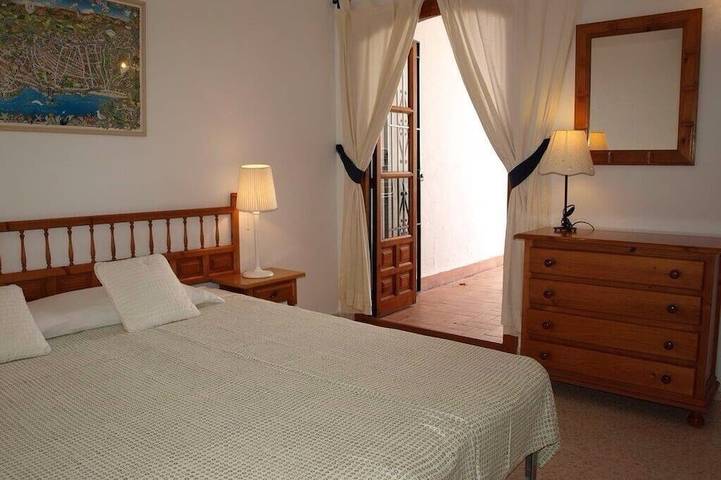 Finca für 4 Personen, mit Kinderpool und Garten sowie Pool und Balkon in Nerja - 3