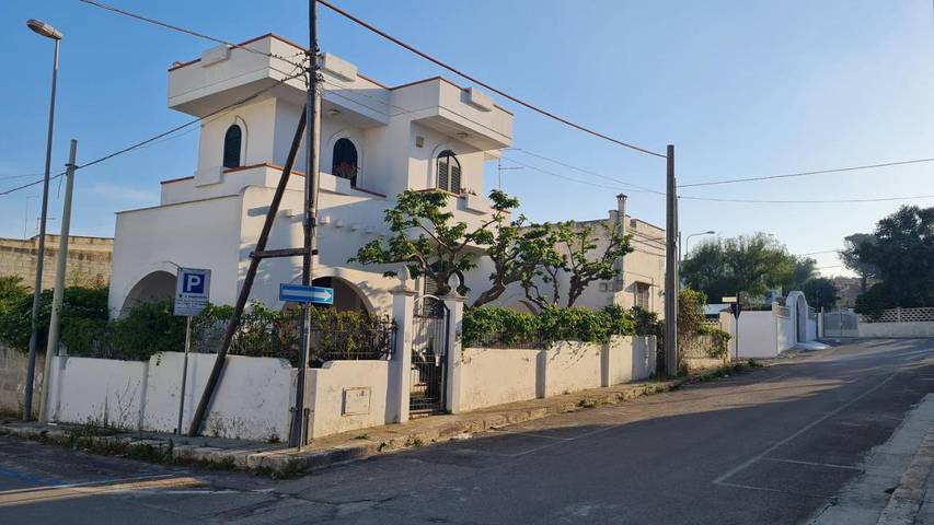 Casa vacanza per 5 persone, con Balcone e Idromassaggio nonché Panorama a Campomarino di Maruggio
