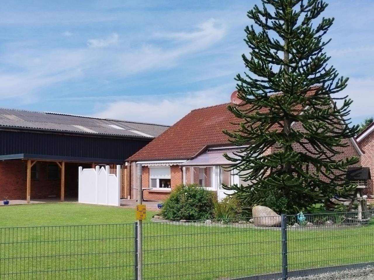 Ganze Ferienwohnung, Gemütliches Ferienhaus Lütje Huske mit Garten, 25666 in Weener, Emsland