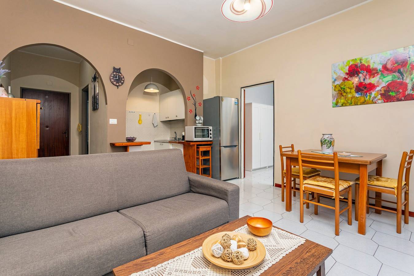 Entire apartment, Apartment 'Musa Giardini Naxos' with Terrace, Garden and Air Conditioning in Chianchitta-Pallio, Giardini-Naxos