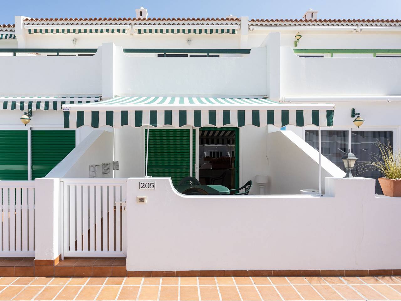 Ganze Wohnung, Ferienwohnung für 4 Personen mit Pool in Costa del Silencio, Arona