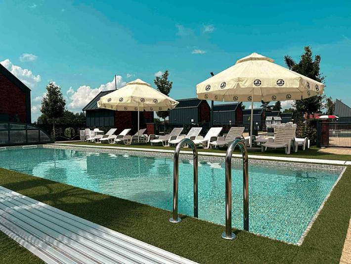 Parc de vacances pour 6 personnes, avec jardin et piscine, animaux acceptés dans Radawa - 2