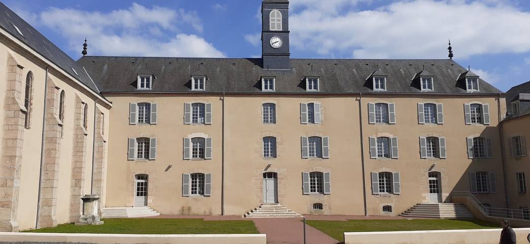 Gîte pour 36 personnes, avec jardin - 1