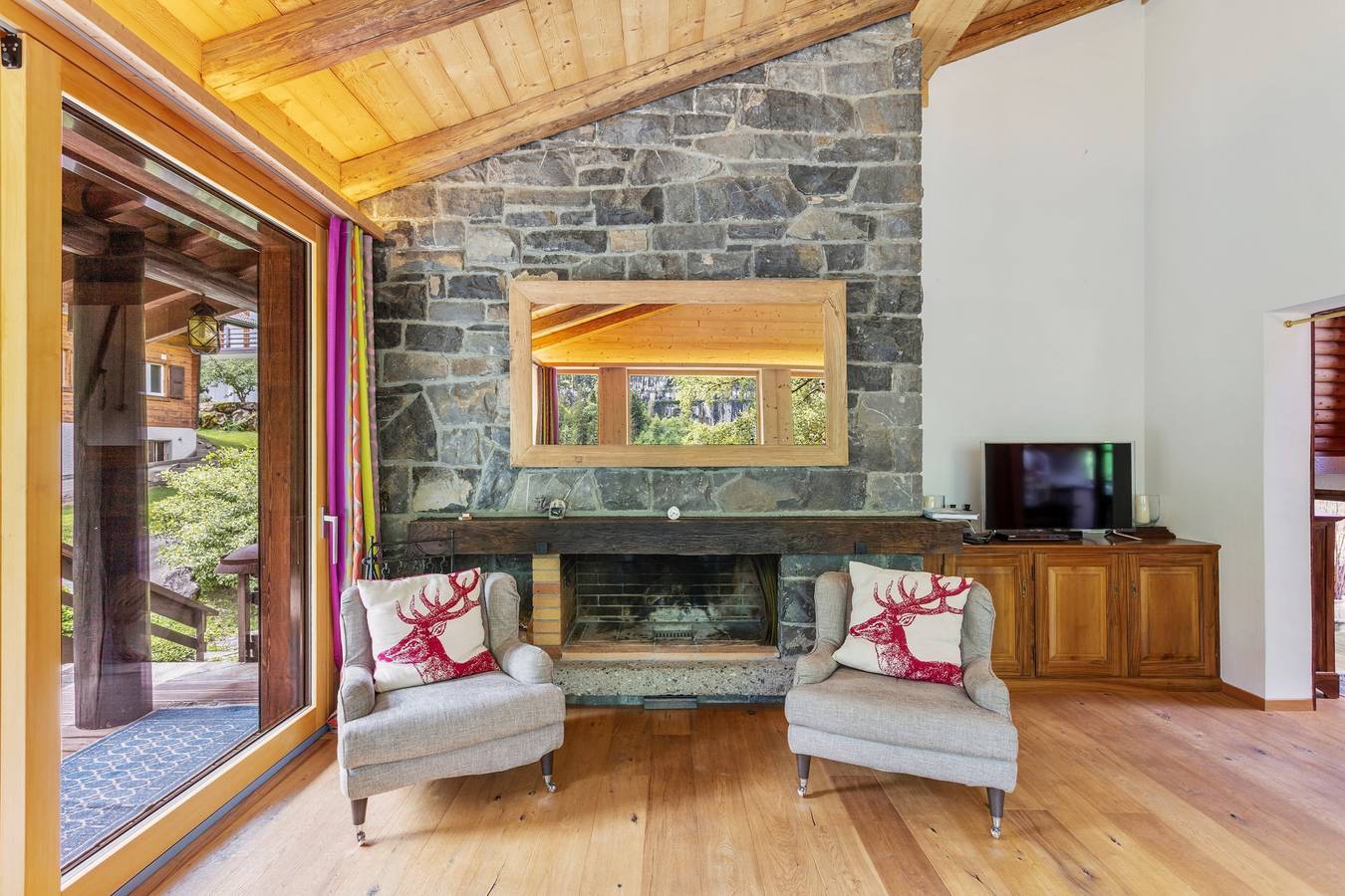 Charmantes Ferienhaus mit 5 Schlafzimmern - von Mrs Miggins in Planachaux, Champéry