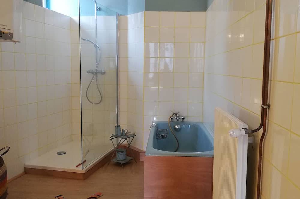 Appartement entier, Spacieux et lumineux appartement de 163m2 restauré avec cachet Centre Ville in Cahors, Quercy