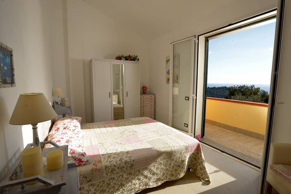 Cottage für 5 Personen mit Balkon/Terrasse in Oneglia, Imperia