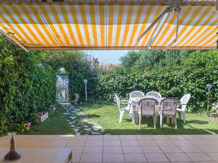 Apartamento vacacional entero, Apartamento con jardín privado y piscina 1km playa in Platja d'Aro, Costa Brava