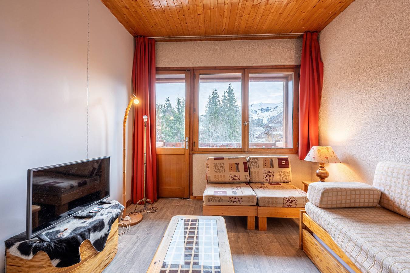 Appartement entier, 'Appartement 26 - 9 Personnes' avec vue sur montagne et balcon in Les Allues, Les Trois Vallées