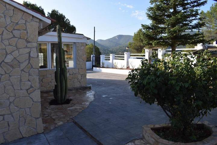 Apartamento para 11 personas, con vistas y jardín además de piscina y piscina para niños, Se admiten mascotas en Siete Aguas