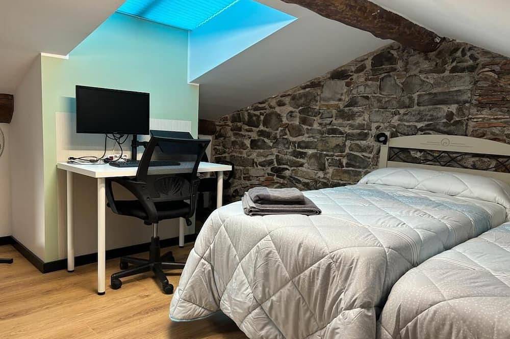 Entire apartment, Penthouse attic imak Jaca in Jaca, Spanish Pyrenees