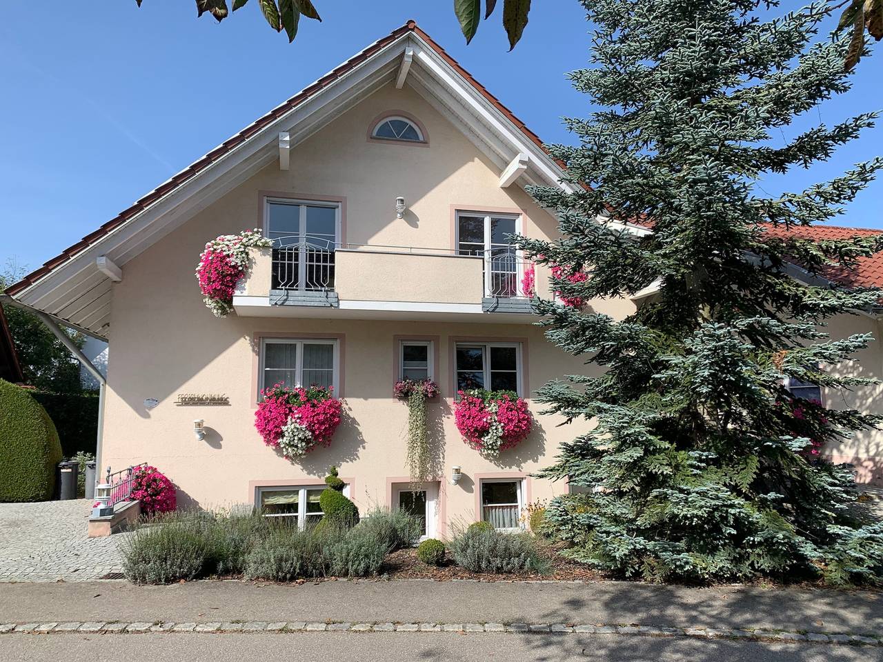 Apartamento vacacional entero, Apartamento de vacaciones para 5 personas con terraza in Tettnang, Region Bodensee-Oberschwaben
