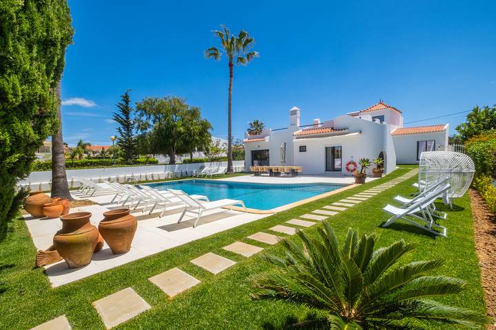 Casa de férias para 12 pessoas, com piscina e jardim, adaptado a crianças no Algarve