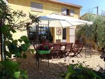 Gîte pour 6 personnes, avec piscine à Bellegarde