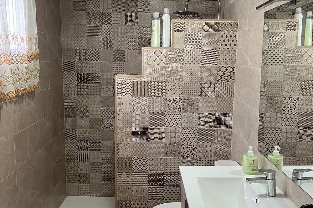 Casa Cueva Adaptada Pmr se Admiten Mascota con Rutas de Senderismo y Caballo in Guadix, Geoparque de Granada