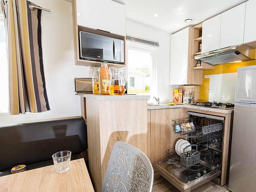 Camping Domaine de Bréhadour   - Mobilhome 8 personnes - Privilège 4 chambres in Saint-Molf, Région de Saint-Nazaire