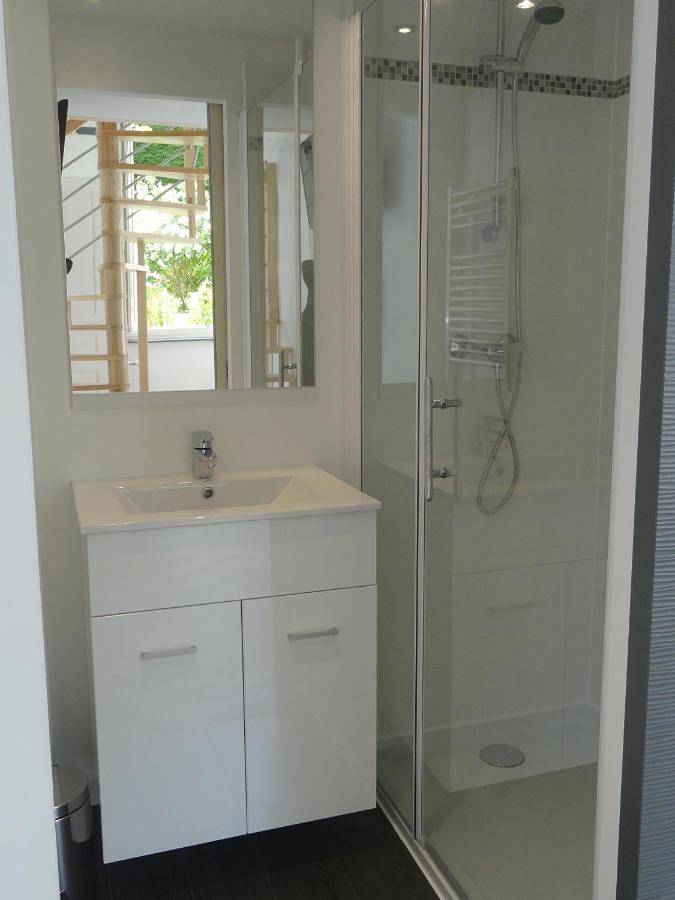 Chambre d’hôte pour 5 personnes, avec piscine ainsi que jacuzzi et jardin à Vals-les-Bains - 4