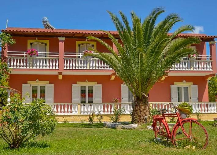 Holiday letting for 5 people, with garden in Sidari