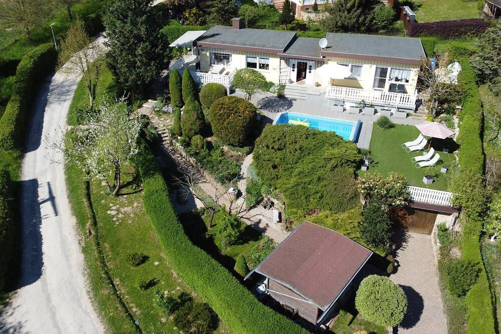 Idyllischer Ferienbungalow in ruhiger Lage mit Pool und großen Garten in Rastenberg, Saale-Unstrut