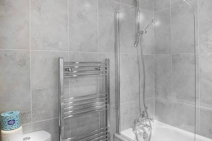 Guildford - Modern 2 Bedroom House in Guildford, Surrey